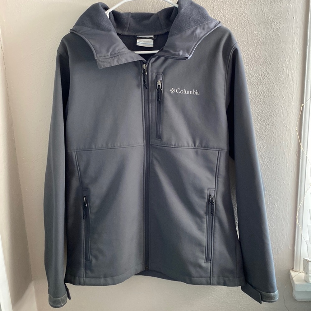 Mens Columbia water resistant full zip jacket. Fleece lined.